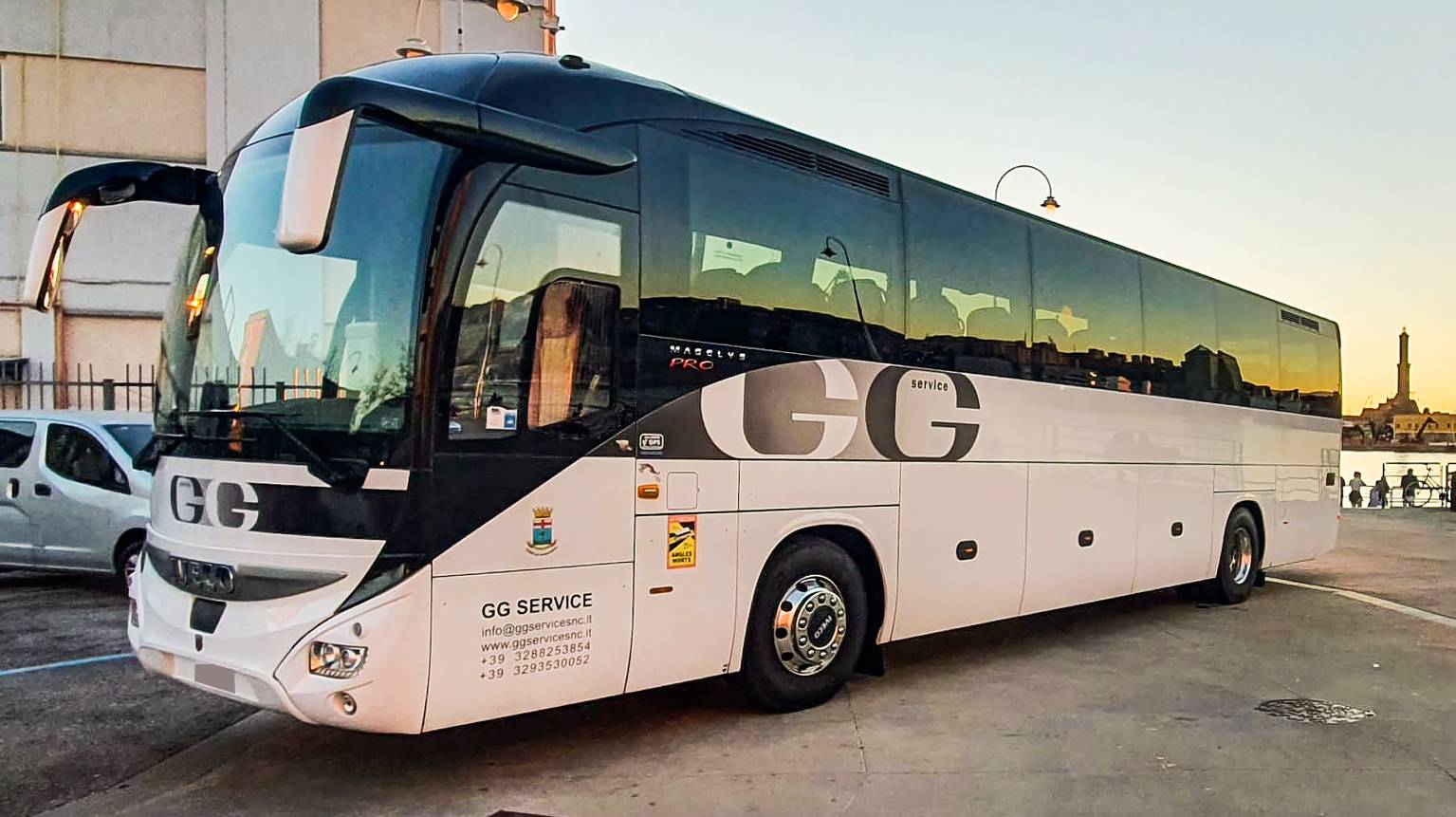 Bus coach transfer private taxi trips Italy France NCC noleggio con conducente